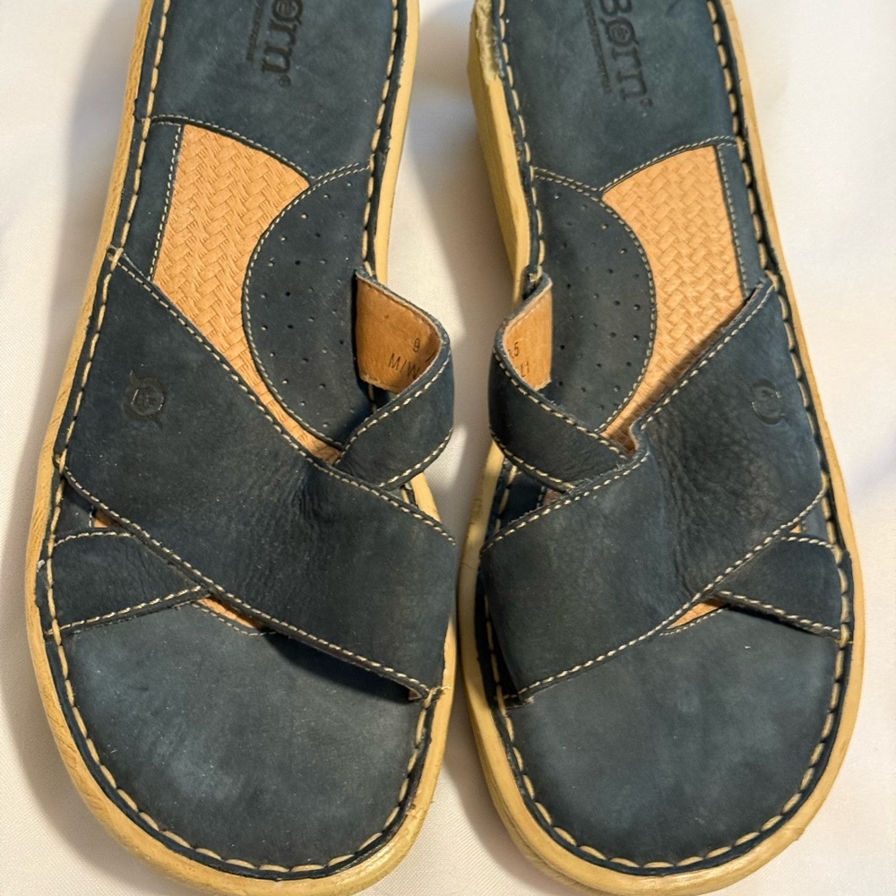 Born Women's Black and Tan Sandals